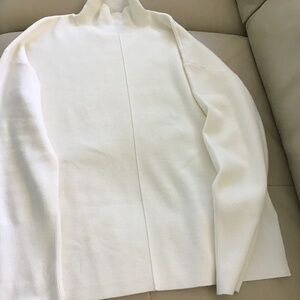Banana Republic Cream Mockneck pullover in excellent condition size Petite XS